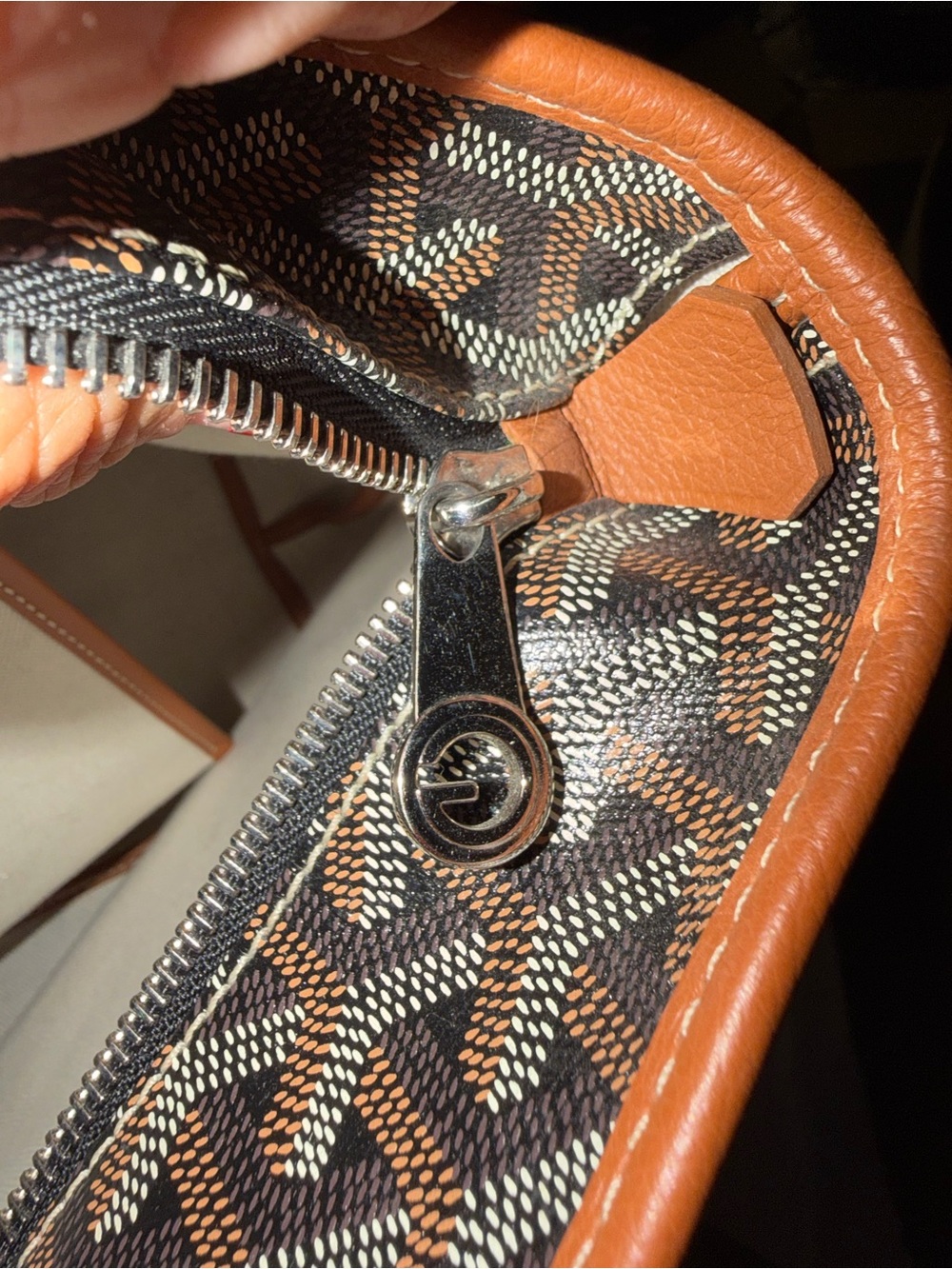 Authentic Goyard Patterned Tote Bag with White Stripe with dust bag - Picture 8 of 13